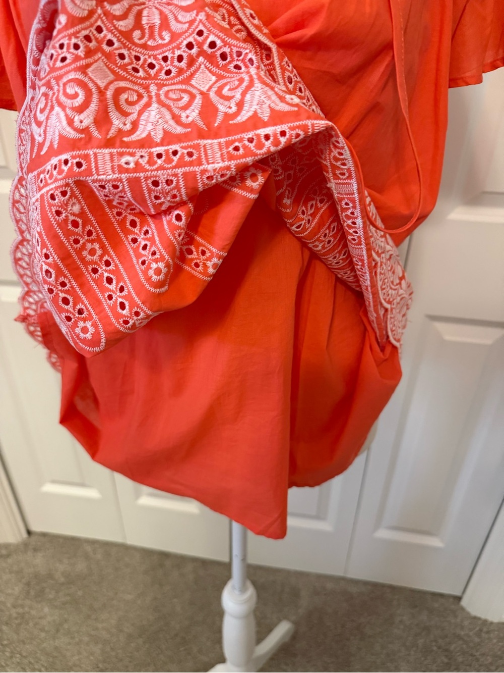 Gaudie Ruffle Tie Front Embroidery Scalloped Short Sleeve Top Size Large EUC - Picture 14 of 16